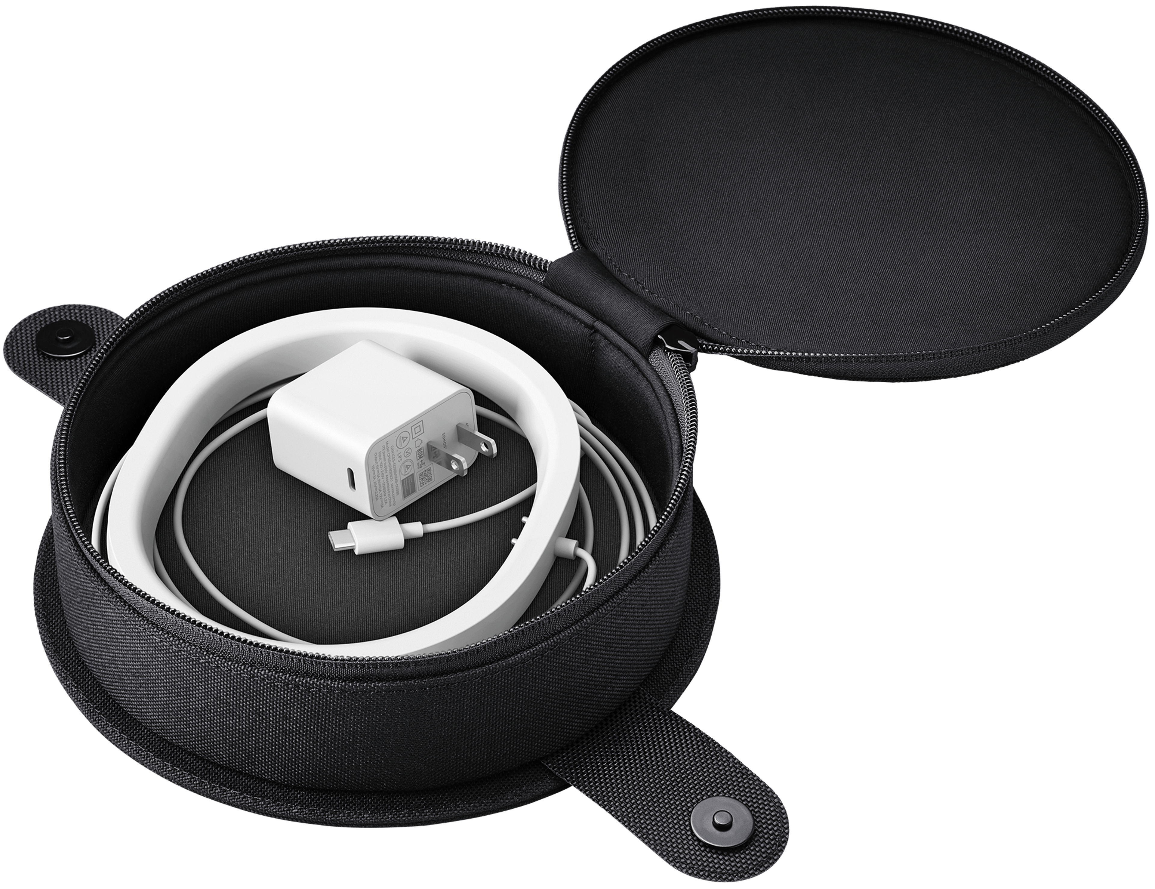 Image du compartiment ouvert de la base de recharge du sac de voyage pour Move avec une base de recharge pour Move blanche à l’intérieur