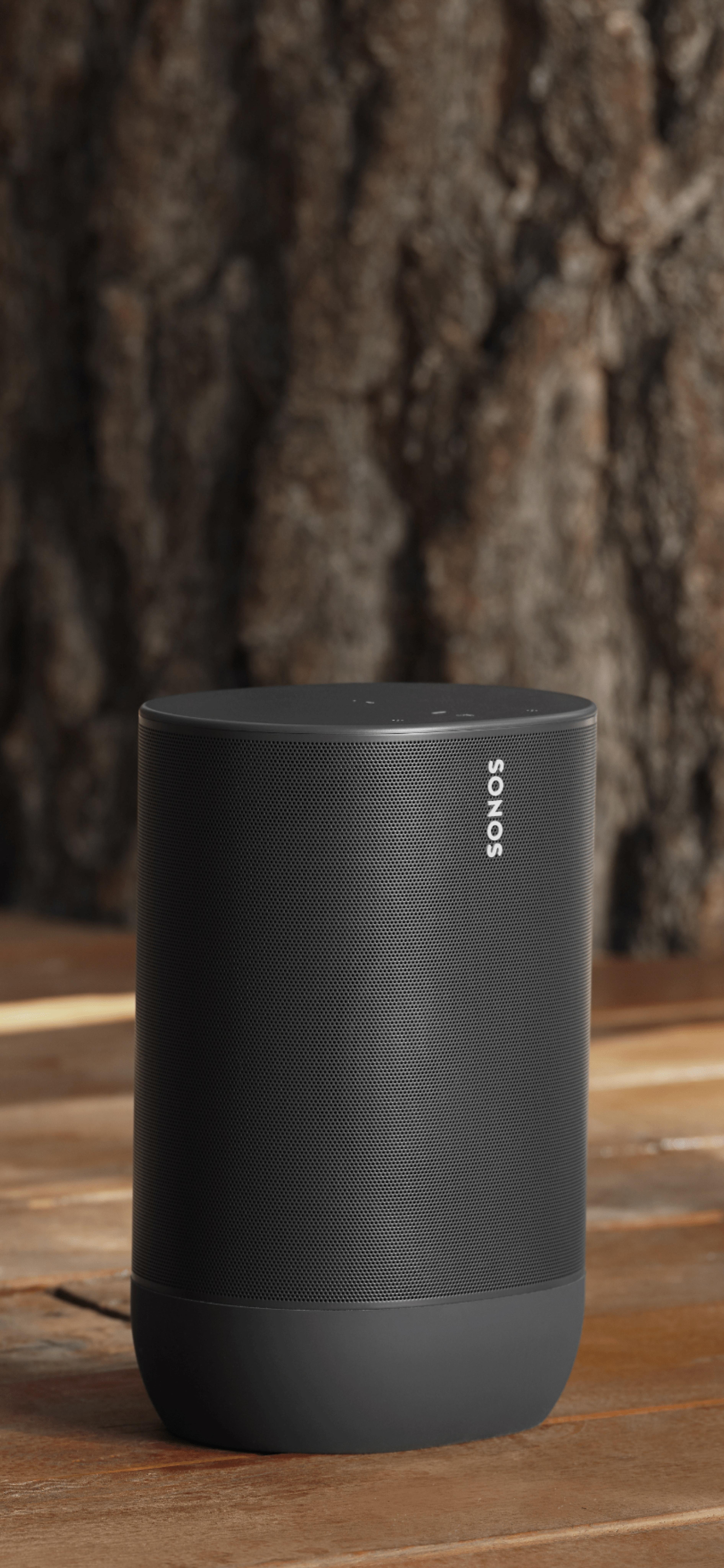 屋外にあるSonos Move（ブラック）